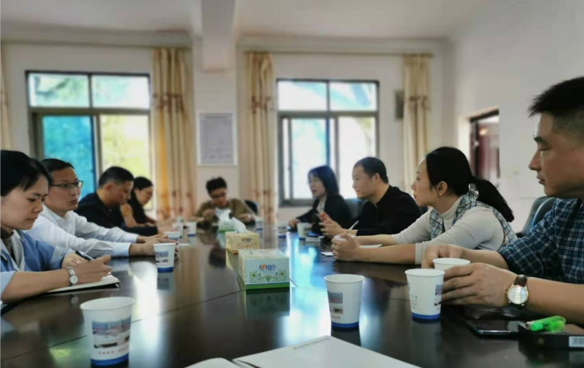 華融湘江銀行衡陽分行領導來我院調研