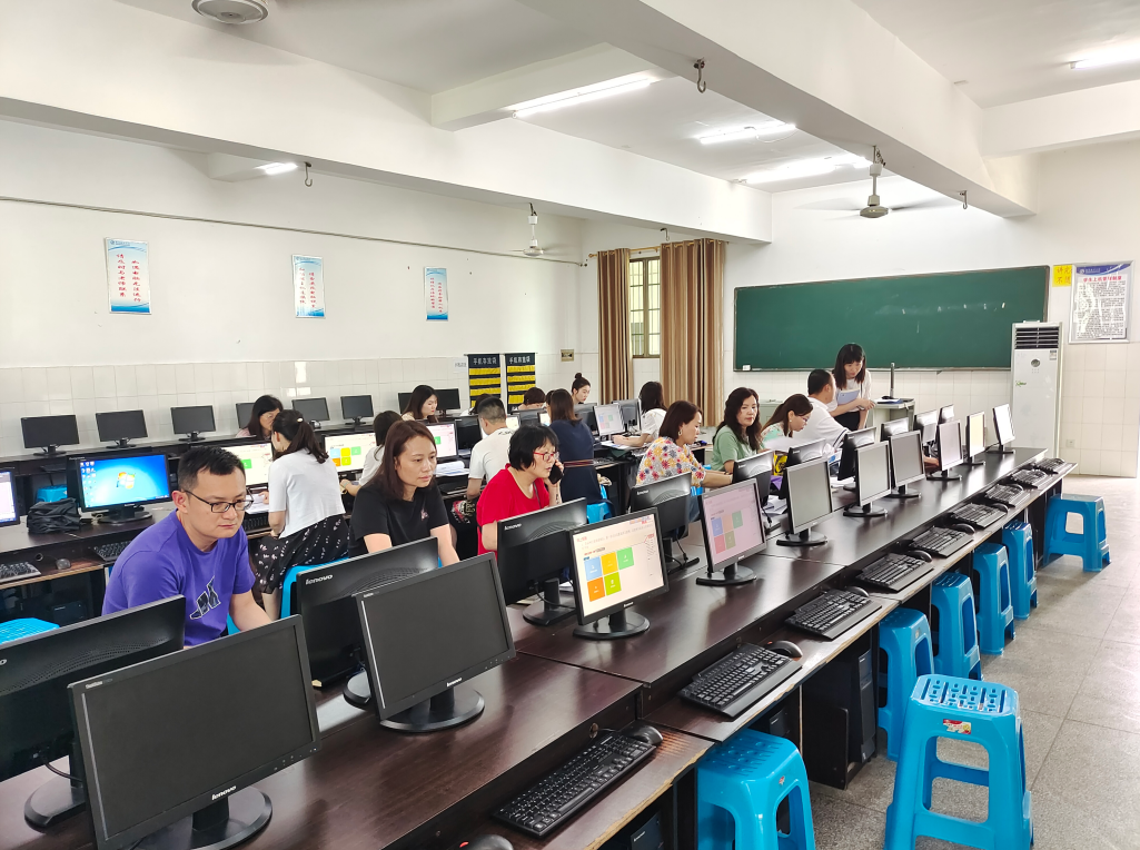 計劃財務處召開報賬員培訓會