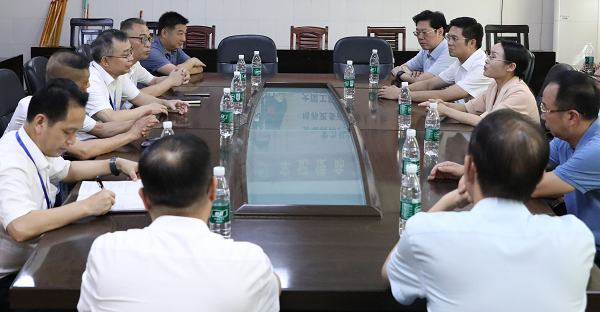 雁峰區委書記王燕走訪慰問我院教師