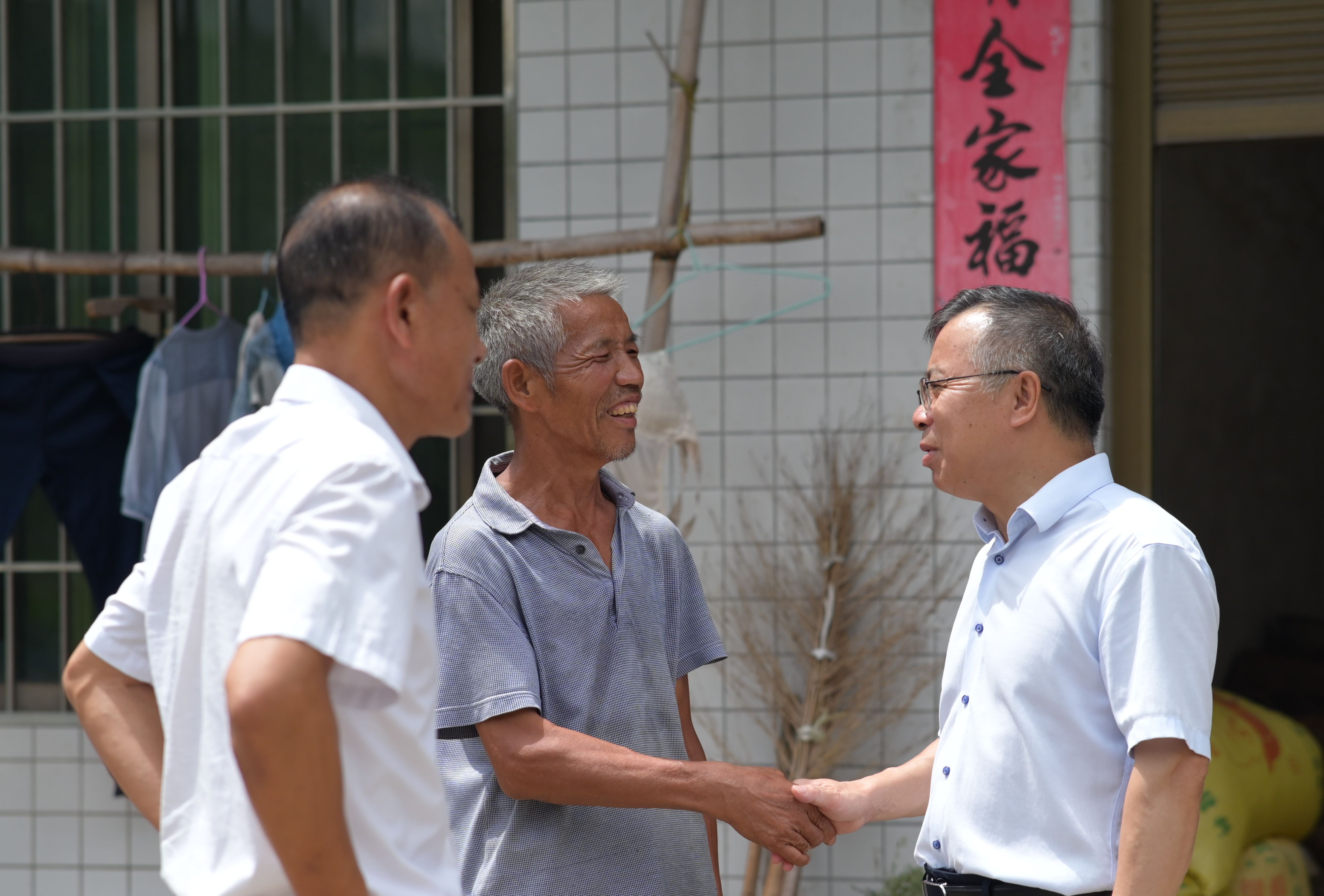 學院黨委書記肖春林一行調研鄉村振興工作