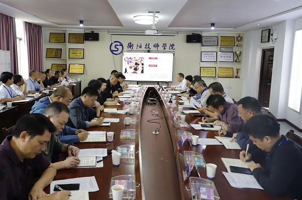 學院黨委理論學習中心組(擴大)舉行2025年第9次集體學習