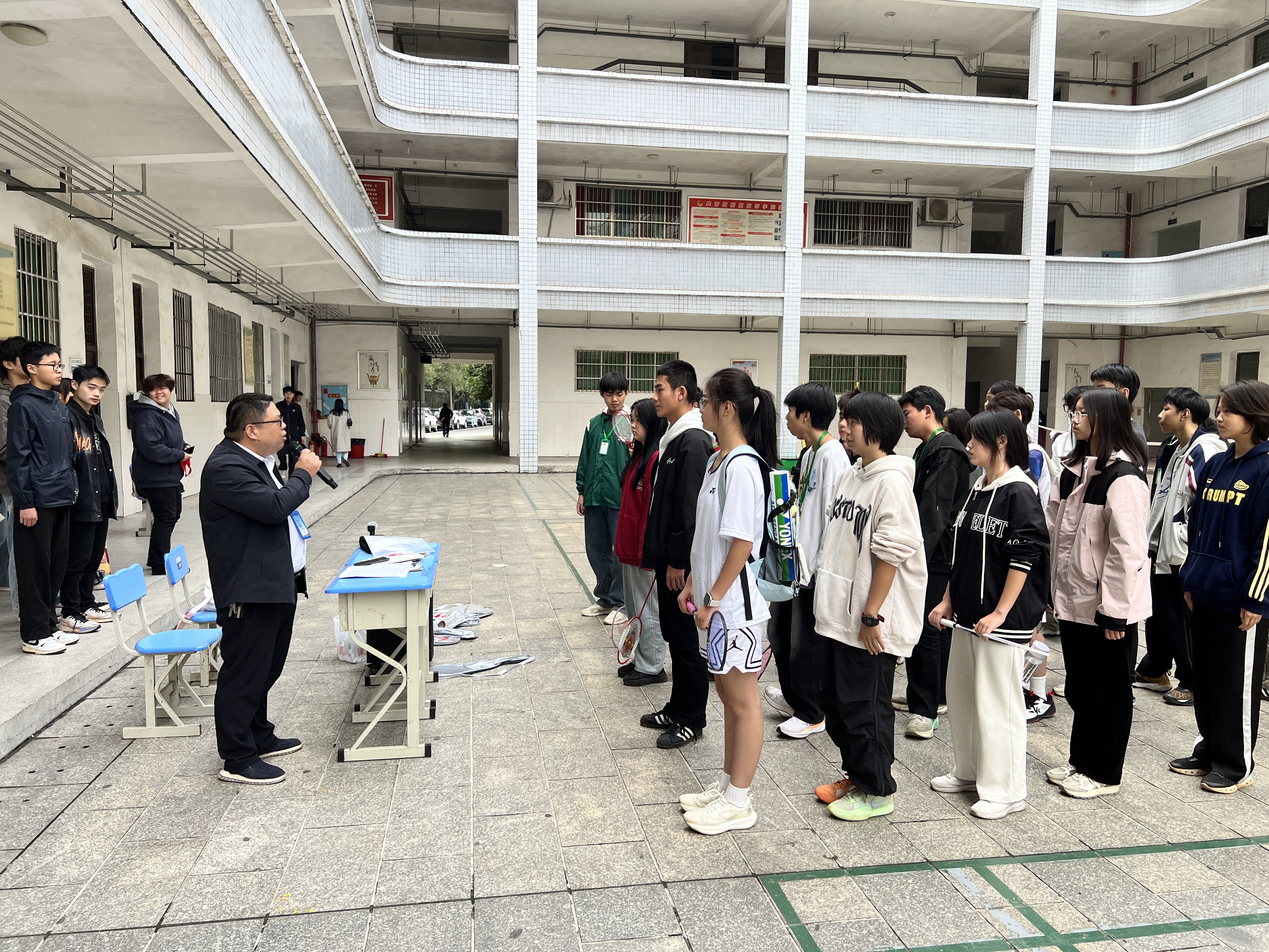 我院舉辦“‘羽’動(dòng)青春 ，共筑團(tuán)結(jié)”羽毛球比賽